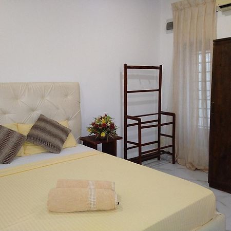 Living Home Negombo Værelse billede